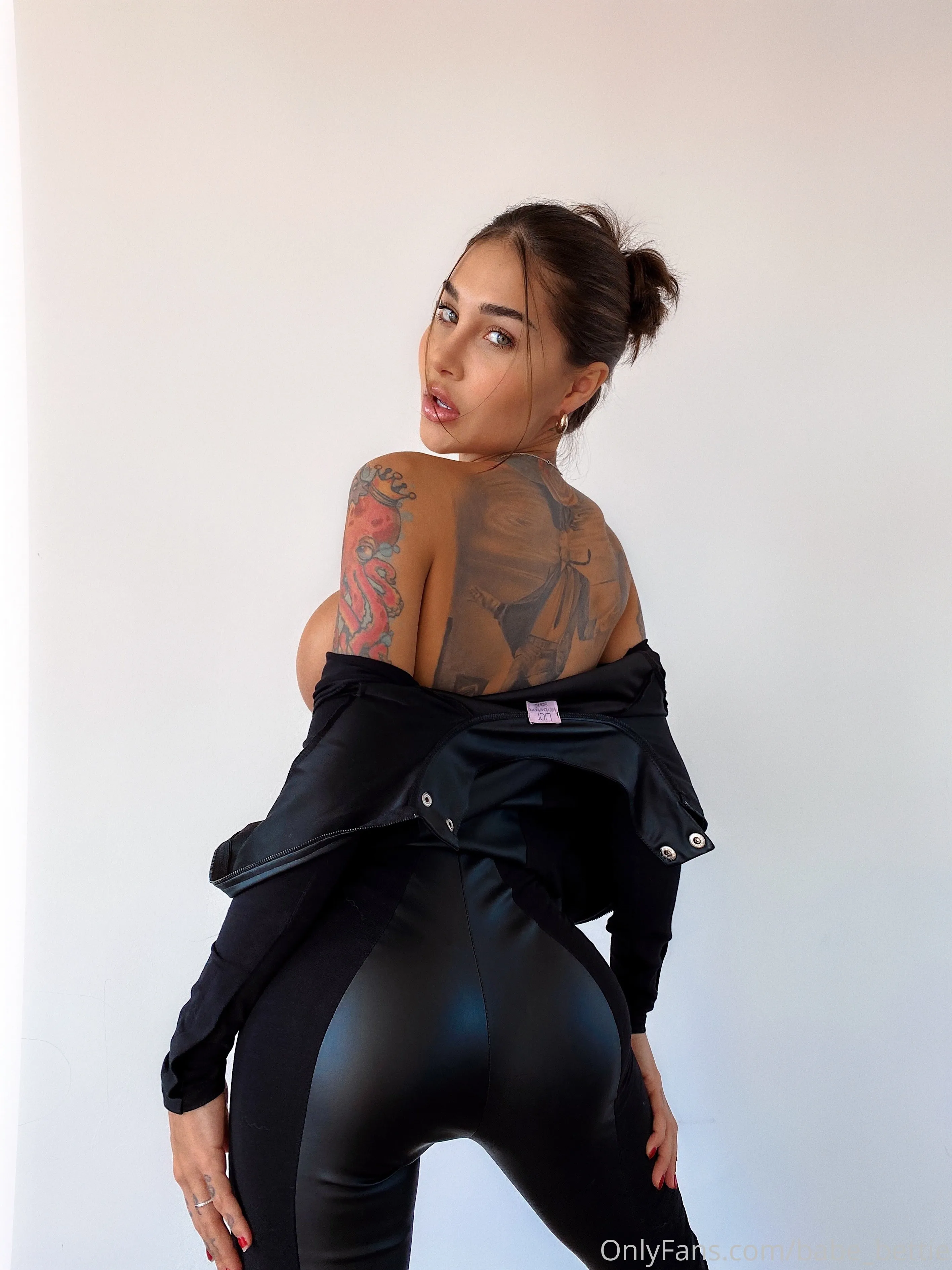 hottie Elizabeth Definy onlyfans leaked pics